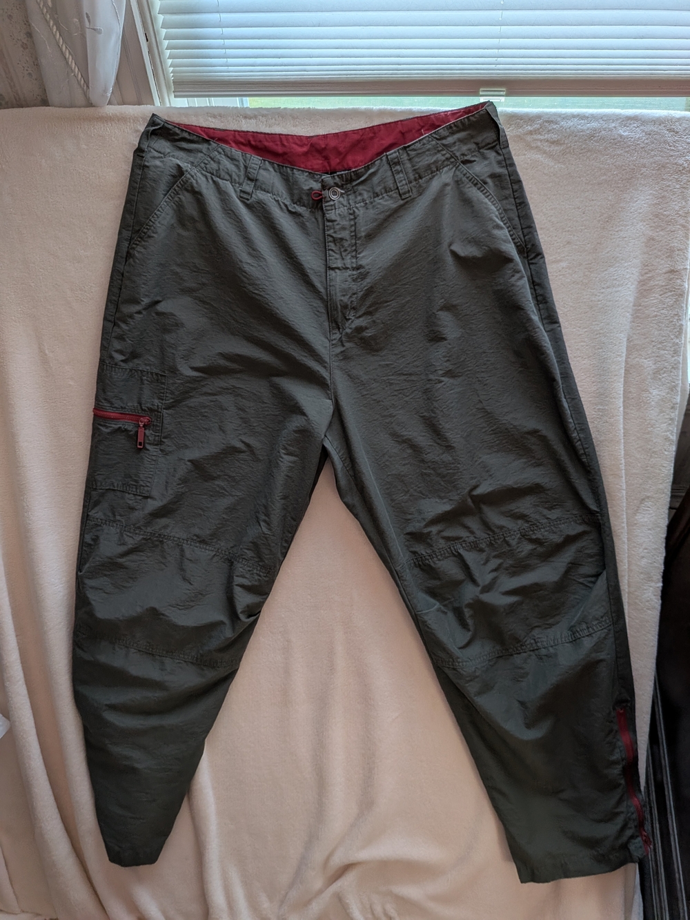 Xhilaration Olive Green Cargo Hiking Pants with Burgundy Trim Women's Size 20